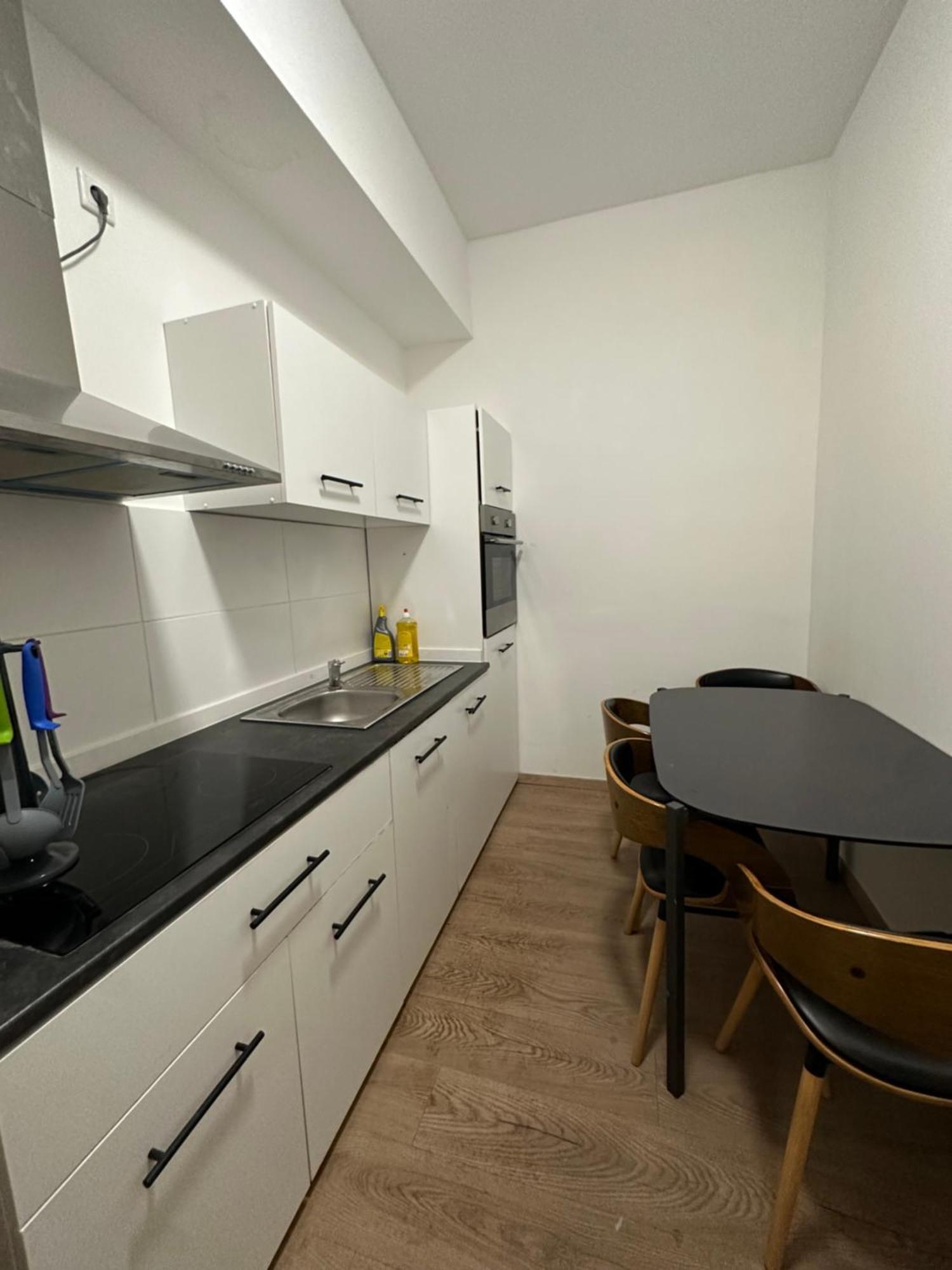 2Schlafenzimmer 5Betten Montuerwhonung Lejlighed Düsseldorf Eksteriør billede